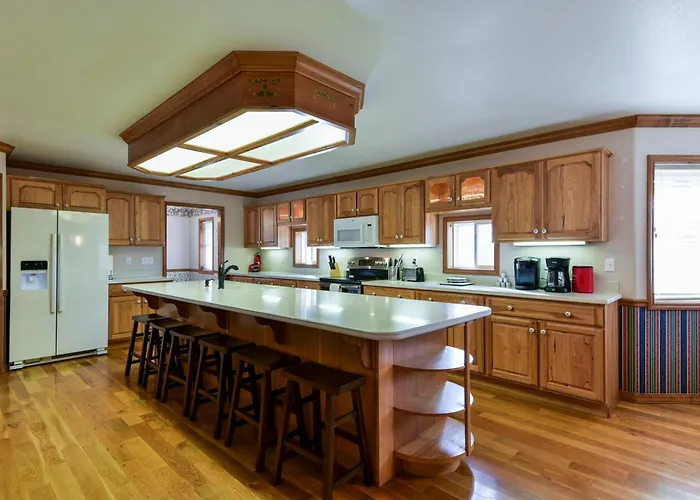 5 Bedroom Vacation Home Next To Silver Dollar City