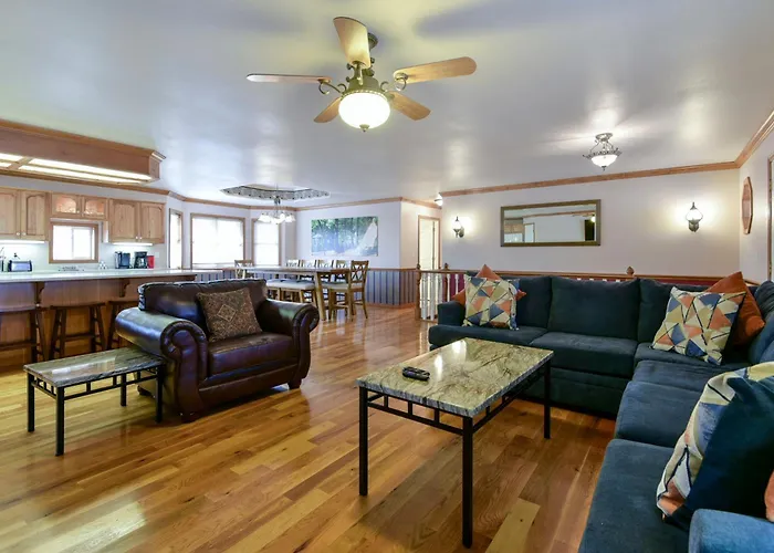 5 Bedroom Vacation Home Next To Silver Dollar City