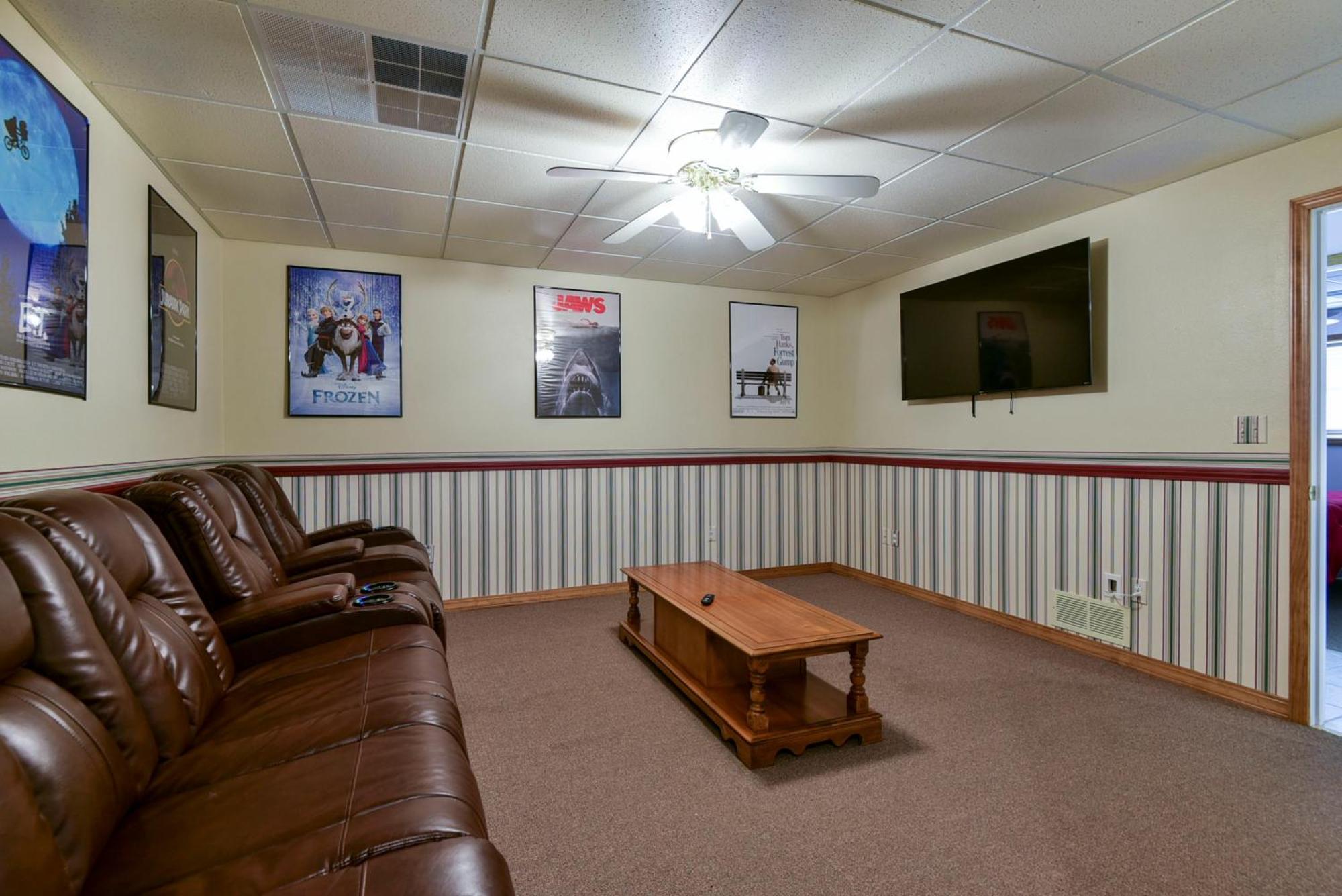 5 Bedroom Vacation Next To Silver Dollar Holiday home